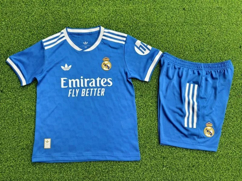 Real Madrid 2025/26 Ausweich Set Kinder Spielerversion