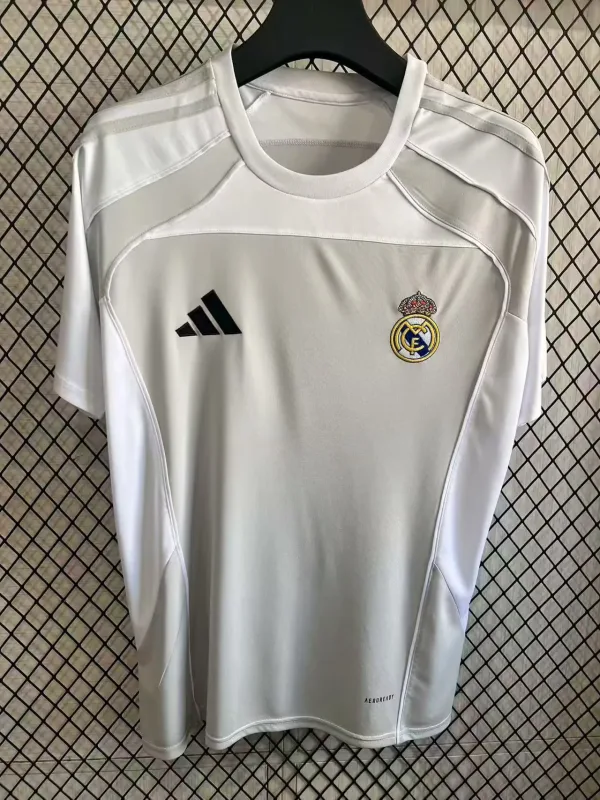 Real Madrid 2025/26 Trikot White Travel