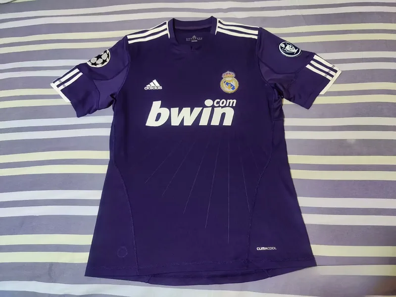 Real Madrid 2010/11 Third Shirt Purple — 2