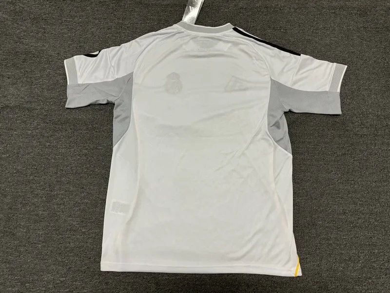Real Madrid 2025/26 Domicile Maillot — 2