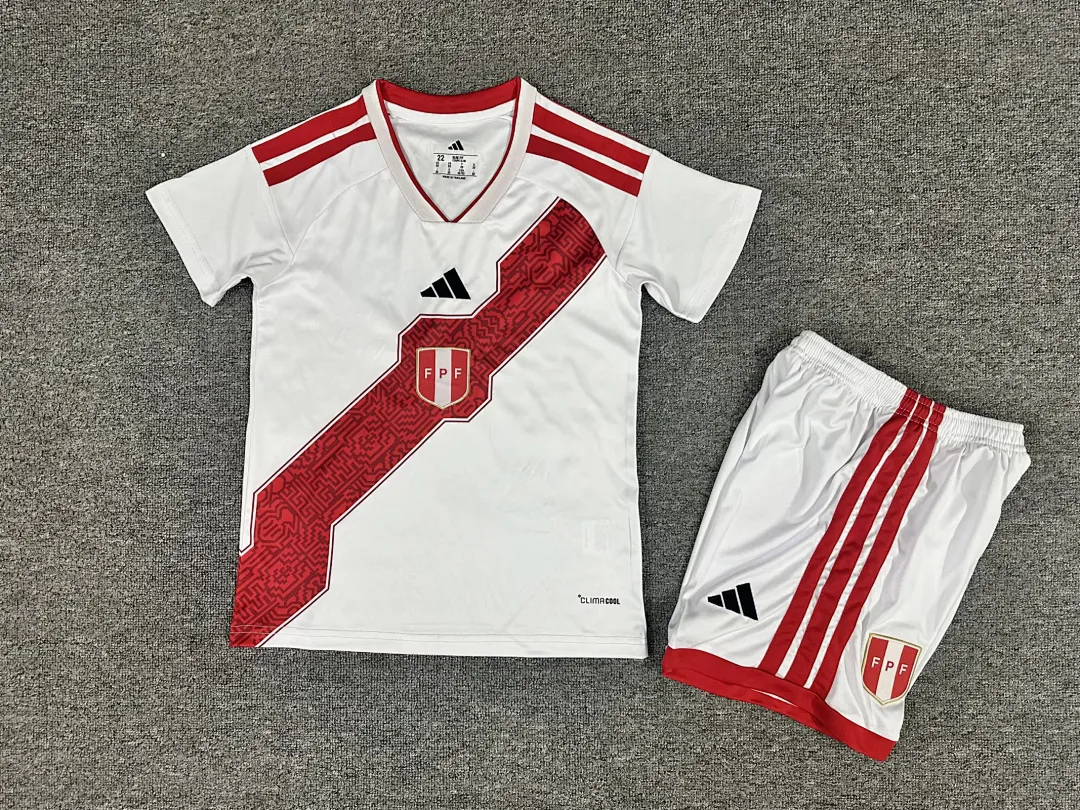 Peru 2016/28 Home Kids Kit — 2