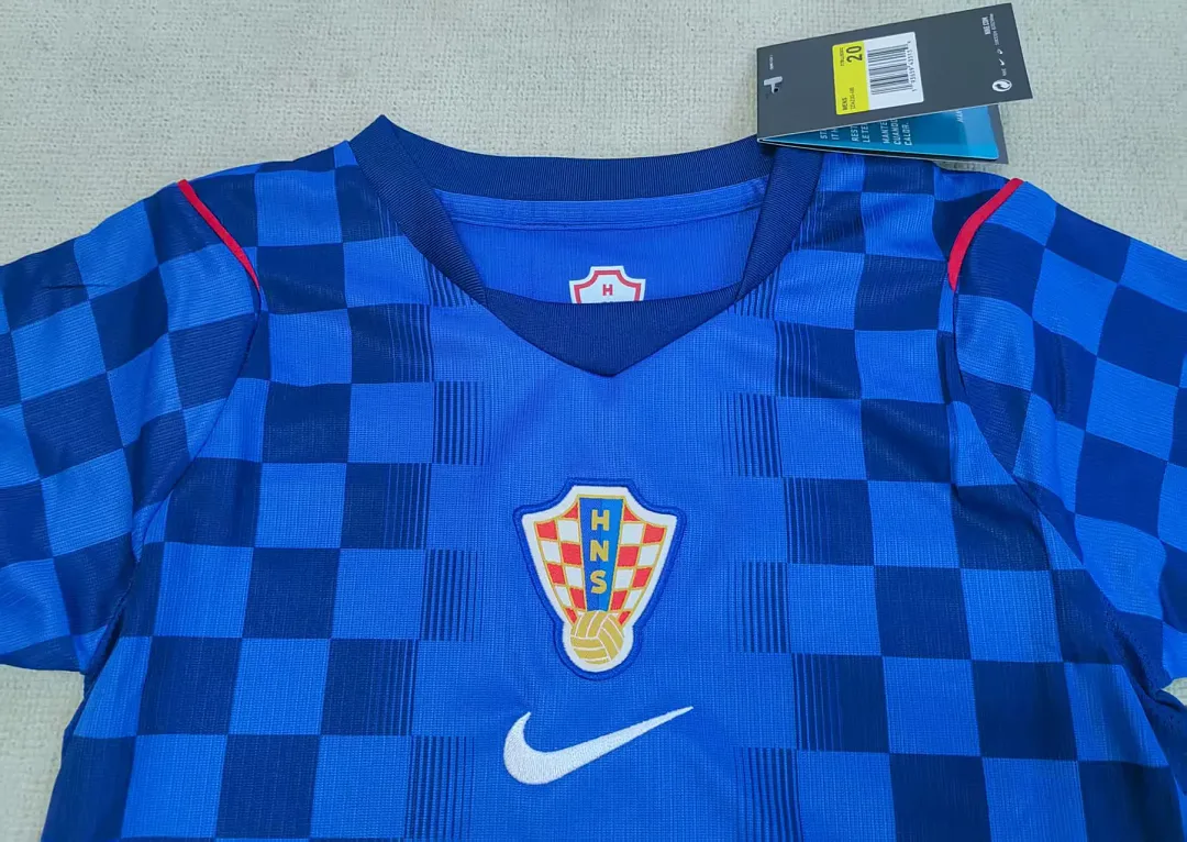 Croatia 2016/28 Away Kids Kit — 2