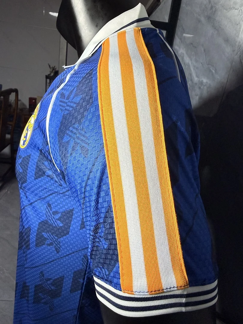 Real Madrid 2025/26 Camiseta Versión Jugador Blue Travel — 2