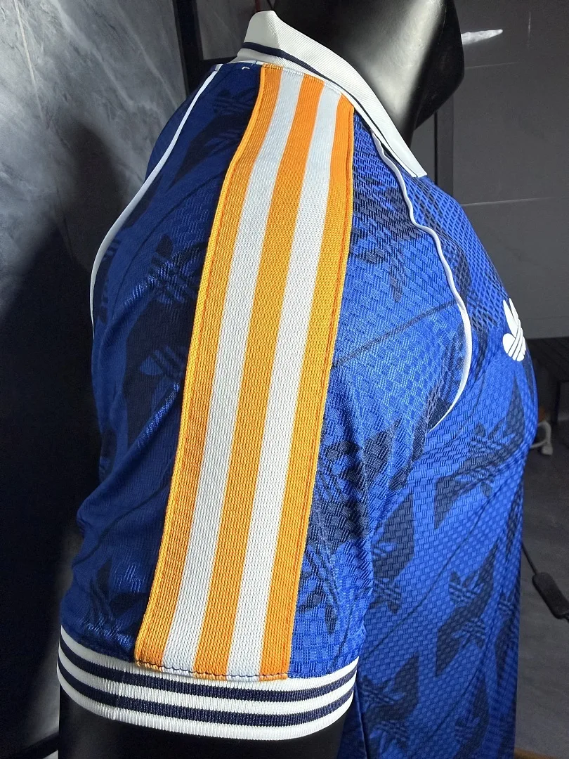 Real Madrid 2025/26 Camiseta Versión Jugador Blue Travel