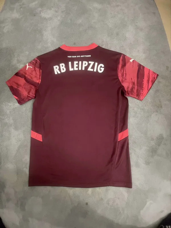 RB Leipzig 2024/25 Auswärts Trikot Red — 2