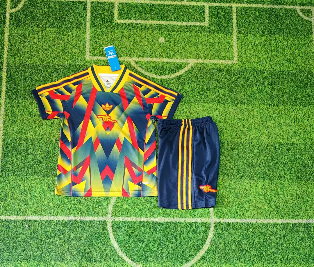 Arsenal 2025/26 Set Kinder Sonderedition — 1