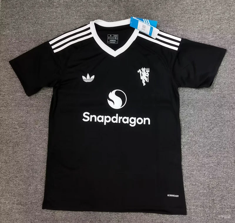 Manchester United 2024/25 de Portero Camiseta Black — 1
