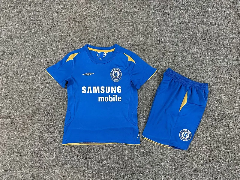 Chelsea 2005/06 Home Kids Kit — 1