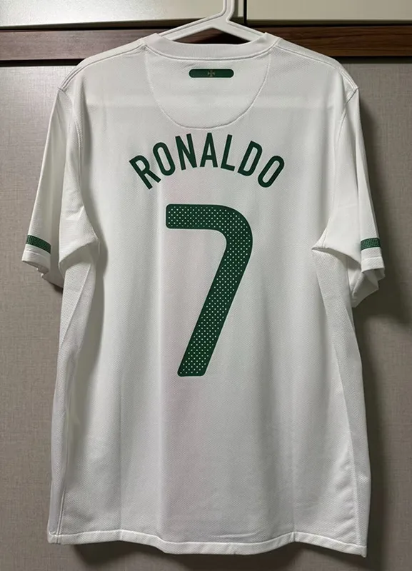 Portugal 2010 Auswärts Trikot — 2