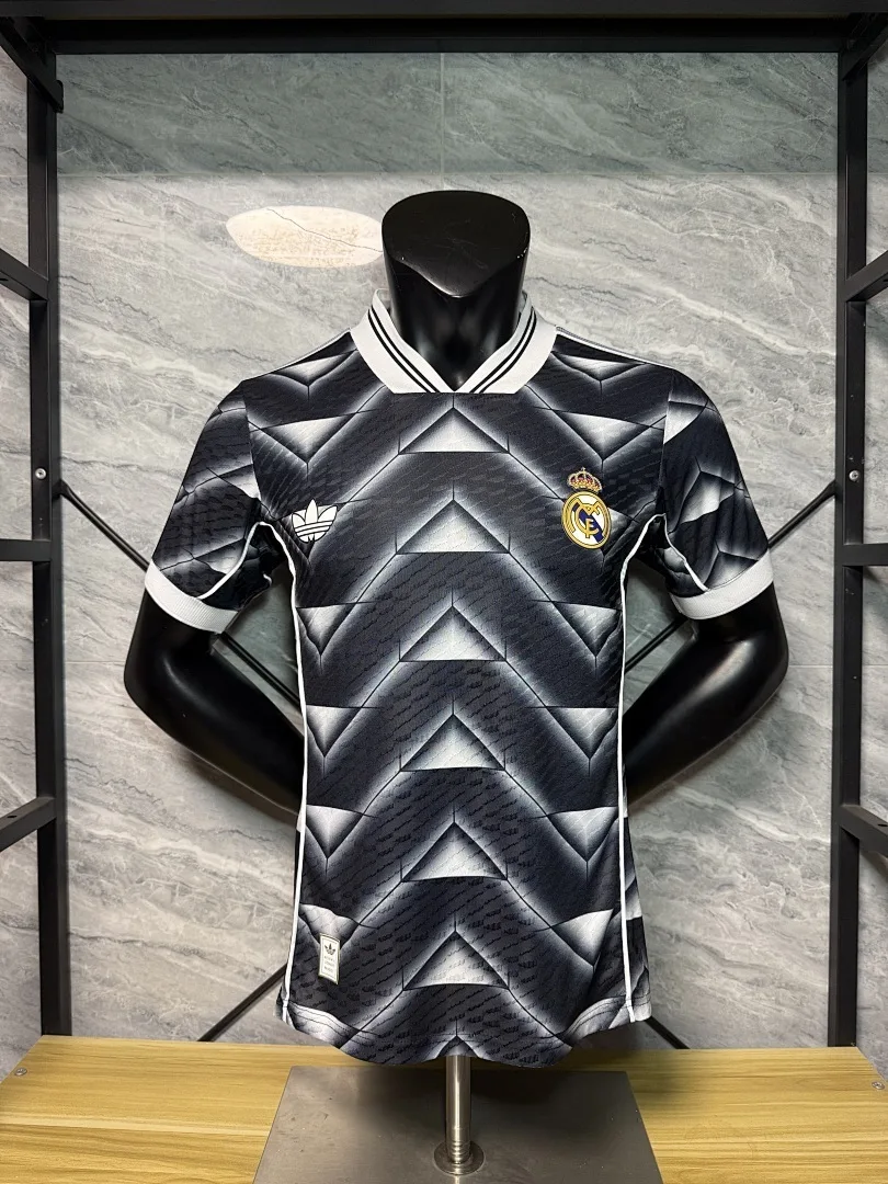 Real Madrid 2025/26 Camiseta Versión Jugador Edición Especial Grey