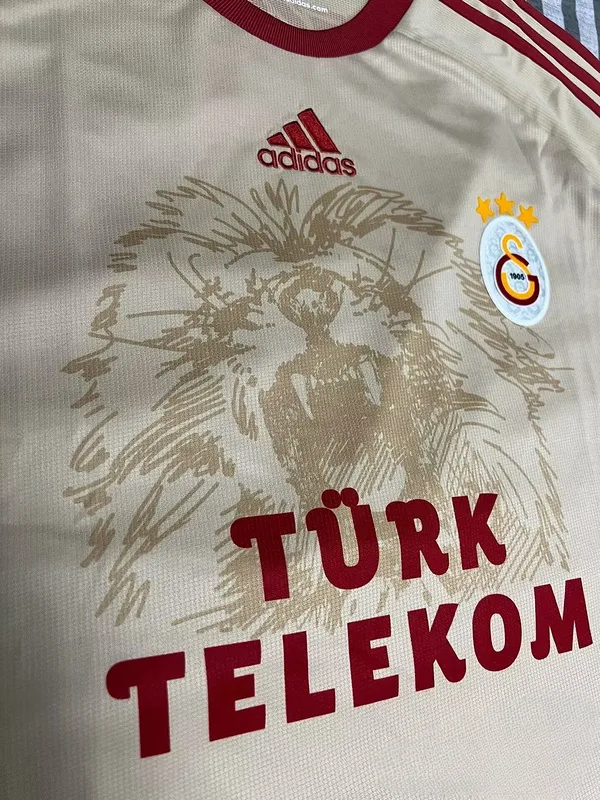Galatasaray 2010/11 Away Shirt