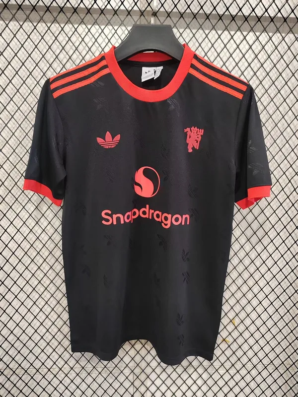 Manchester United 2025/26 Maillot Manches Courtes Édition Spéciale Black — 1