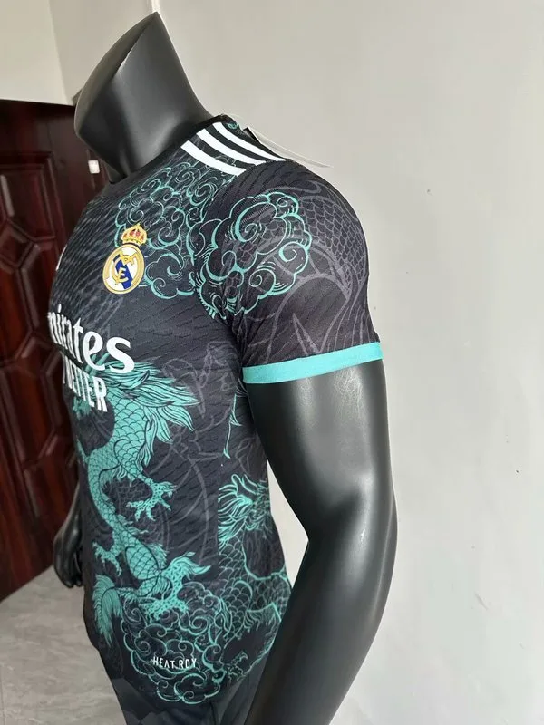 Real Madrid 2025/26 Camiseta Versión Jugador Black Dragon