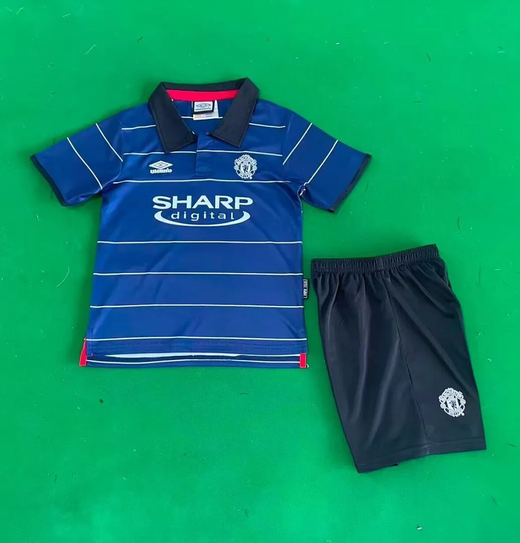 Manchester United 1999/00 Away Kids Kit Blue