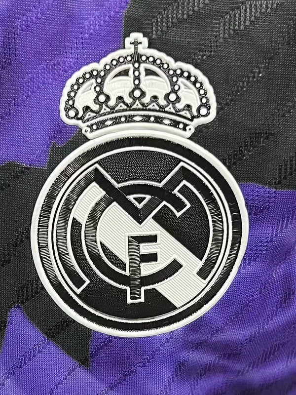 Real Madrid 2025/26 Camiseta Versión Jugador Purple Snake