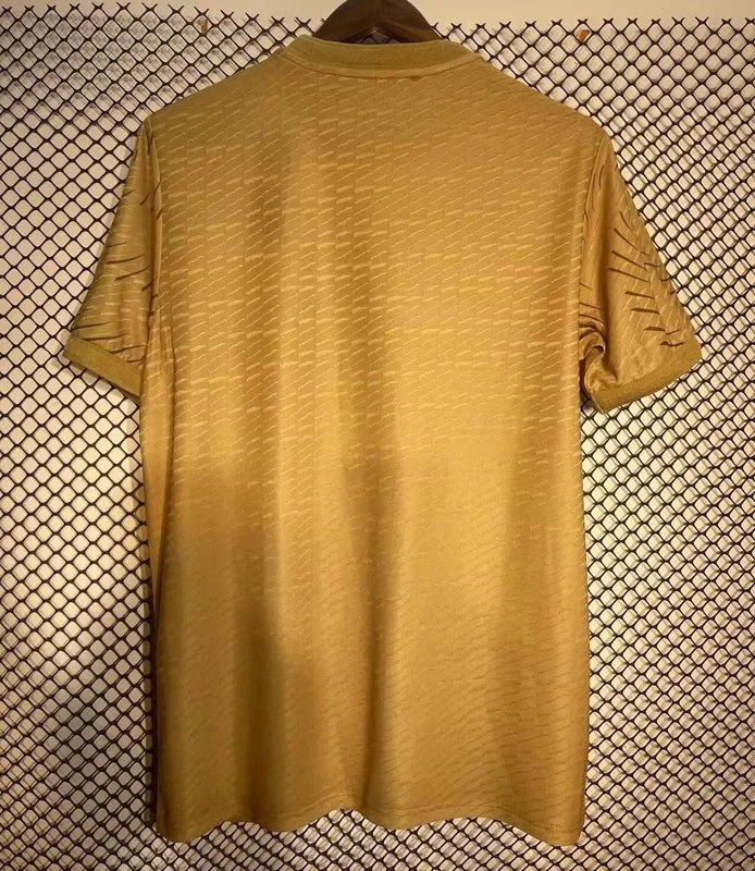 Real Madrid 2024/25 Camiseta Edición Especial Gold — 2
