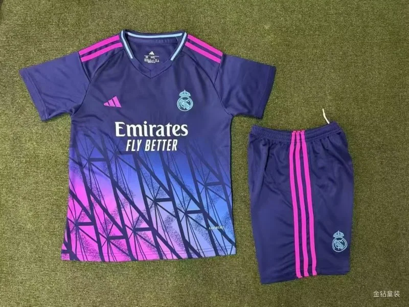 Real Madrid 2025/26 Set Kinder Sonderedition
