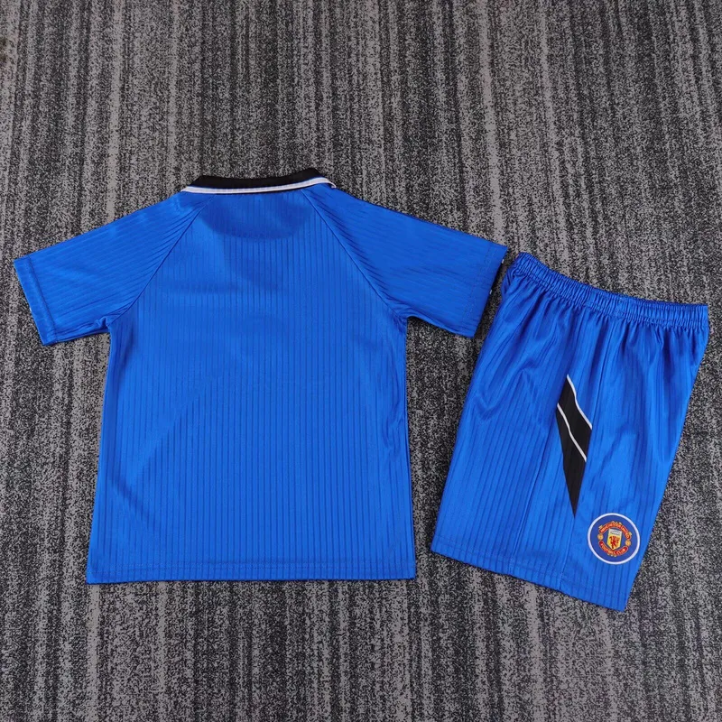Manchester United 1996/98 Away Kids Kit — 2