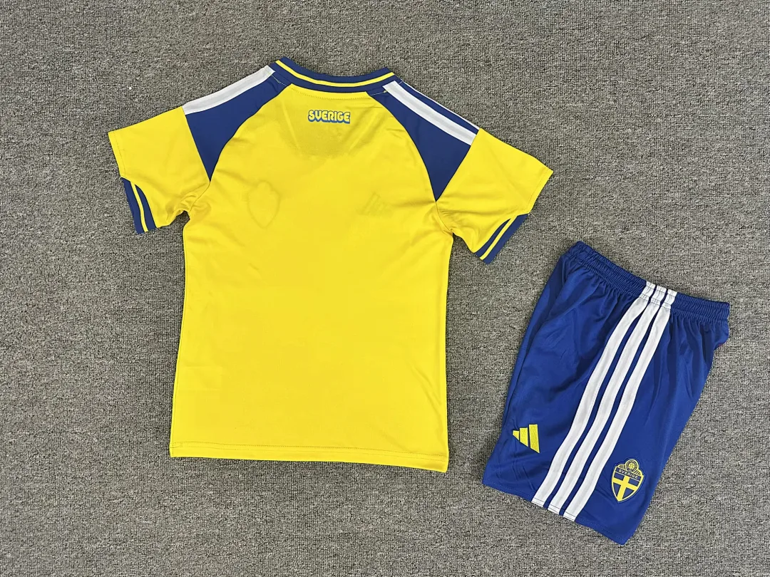 Sweden 2016/28 Home Kids Kit — 2