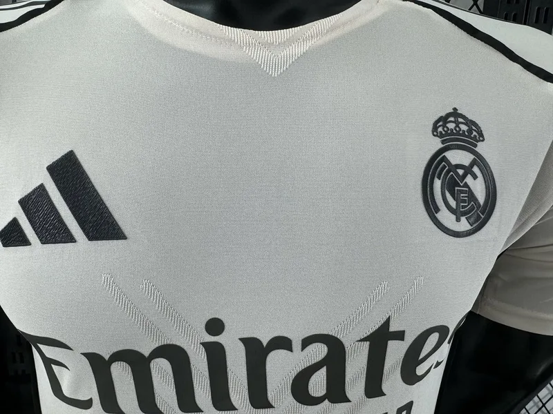 Real Madrid 2025/26 Camiseta Versión Jugador Edición Especial White — 2