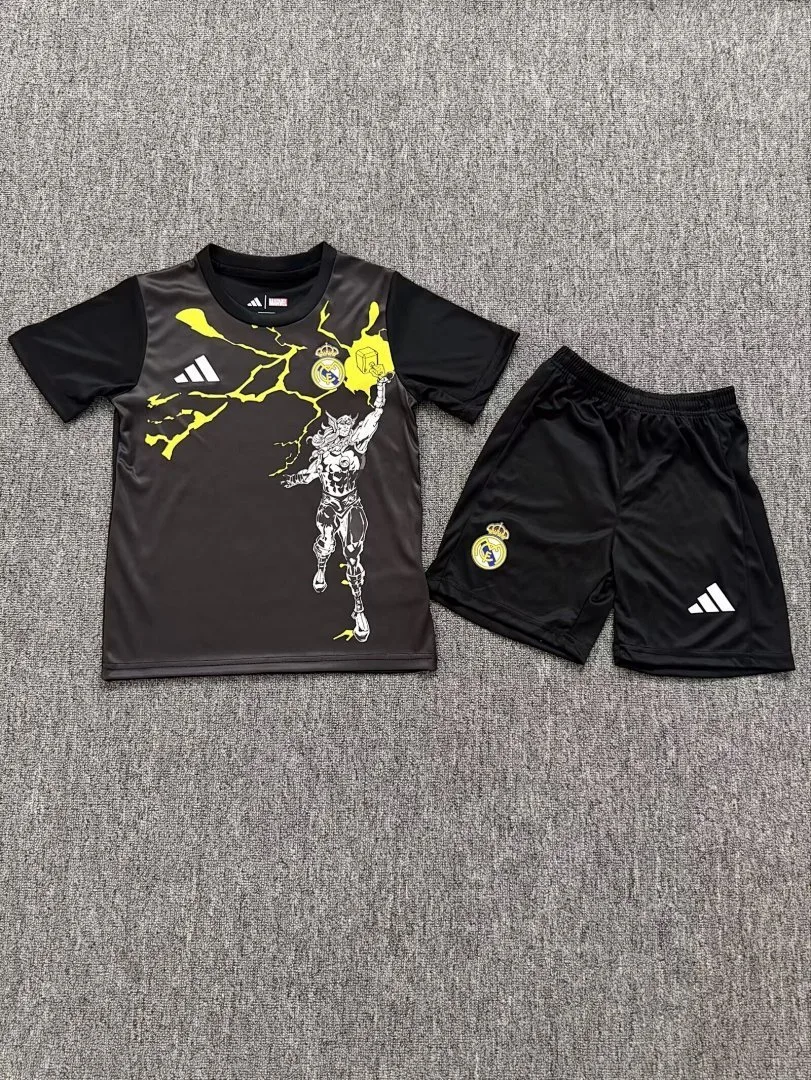 Real Madrid 2025/26 Set Kinder Black Marvel Collaboration — 2