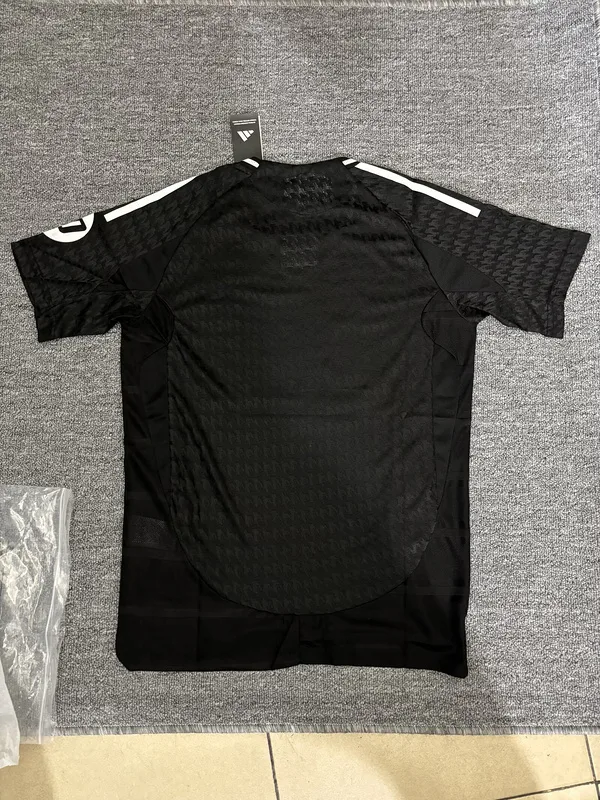 Real Madrid 2025/26 Camiseta Black — 2