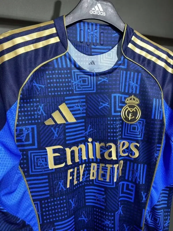 Real Madrid 2025/26 Camiseta Versión Jugador Edición Especial — 2