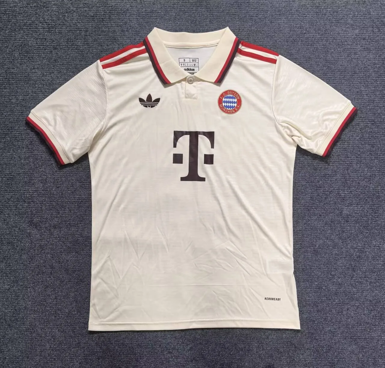 FC Bayern München 2024/25 Ausweich Trikot Kurzarm — 1